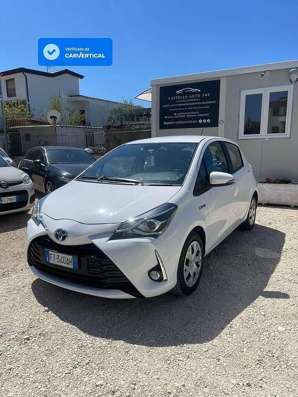 Usata Toyota Yaris Hybrid Business Edition 73 CV (53 kW) 2018 Bianco Berlina
