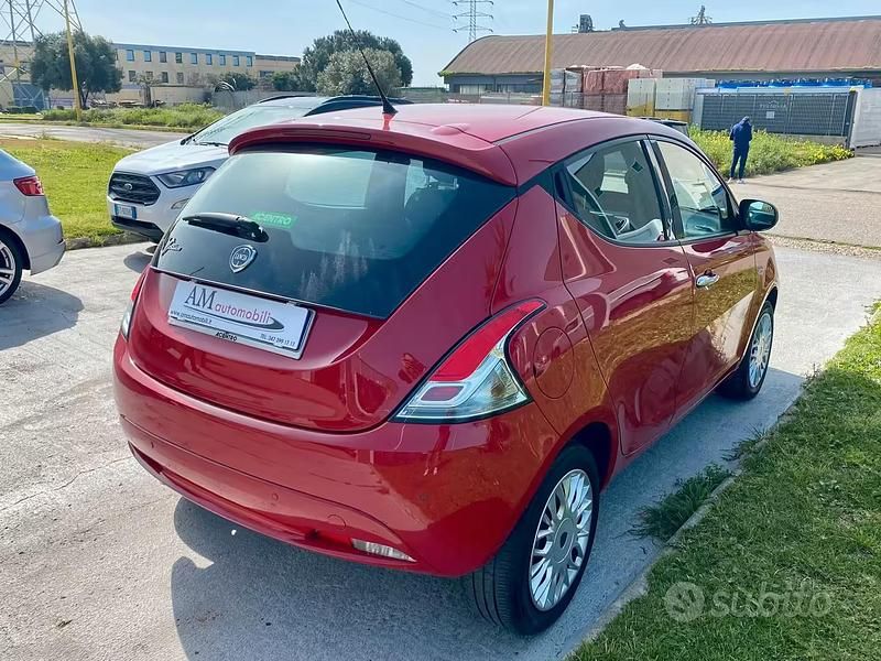 Usata Lancia Ypsilon Silver 85 CV (62 kW) 2016 Rosso Utilitaria