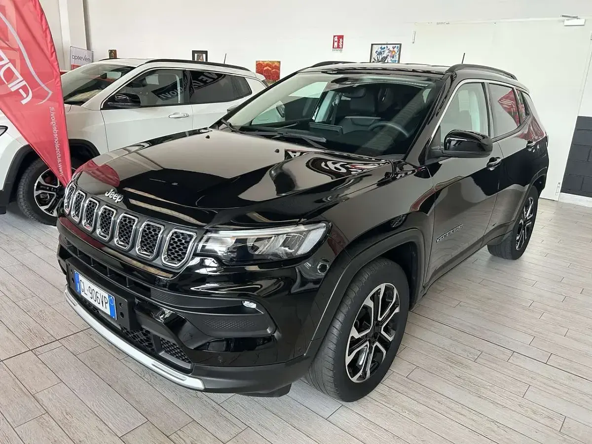 Usata Jeep Compass 131 CV (96 kW) 2022 Solid black SUV