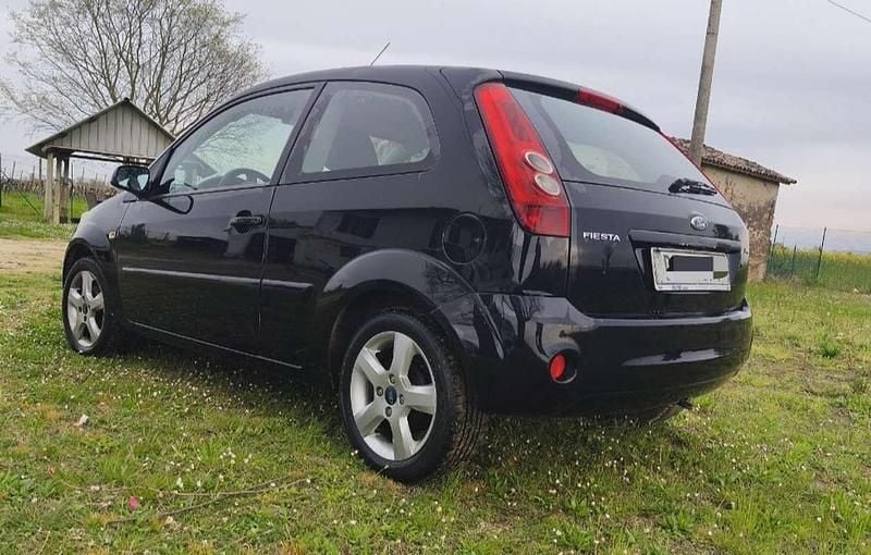Second-hand Ford Fiesta Titanium 68 CP (50 kW) 2007 Hatchback