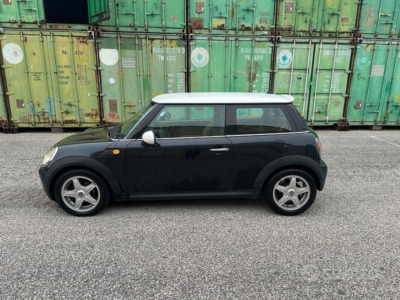 Usata Mini Cooper 120 CV (88 kW) 2007 Blu Utilitaria