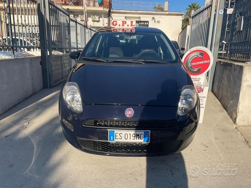 Usata Fiat Punto Street 77 CV (56 kW) 2013 Blu Berlina