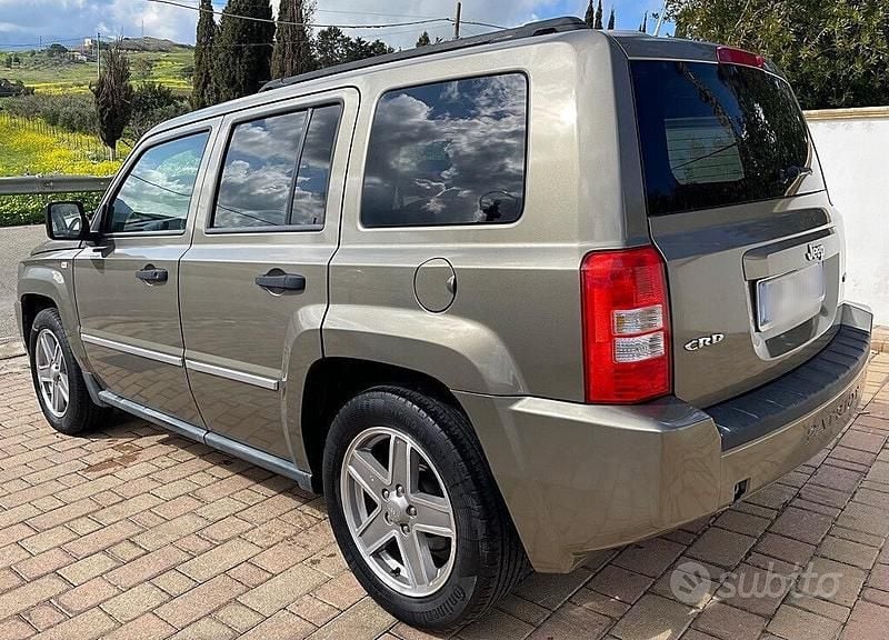 Usata Jeep Patriot Sport 140 CV (102 kW) 2008 Beige SUV