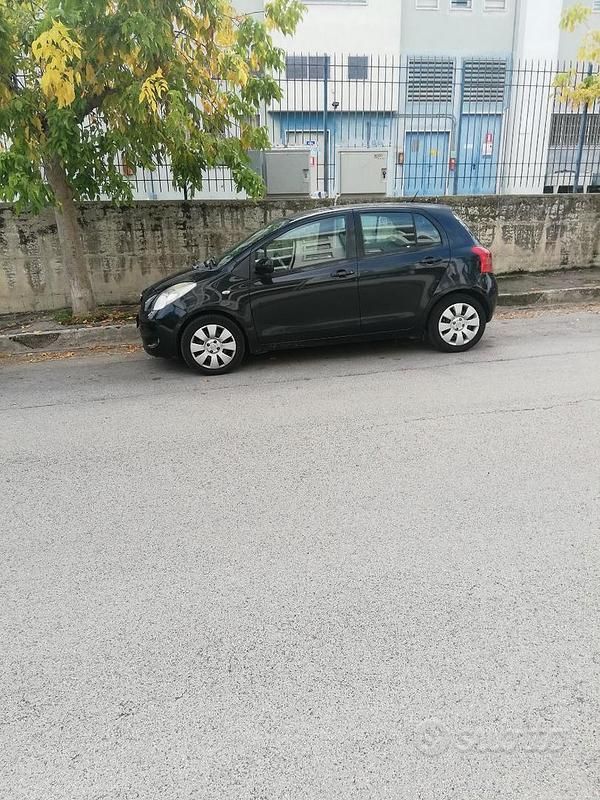 Usata 2007 Toyota Yaris Luna Due volumi | 3500 € (Cara) - Immagine 1/2