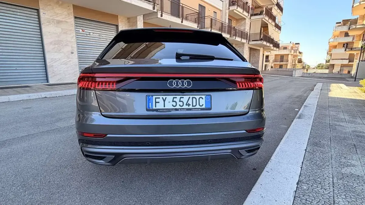Usata Audi Q8 S-Line 286 CV (210 kW) 2019 Grigio daytona SUV