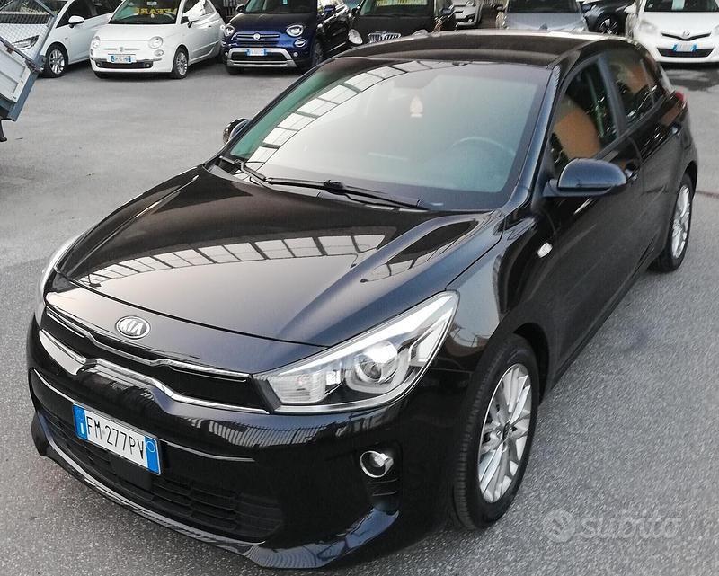 Nero Usata 2017 Kia Rio Active Tre volumi | 7500 € (Buon prezzo) - Immagine 1/4
