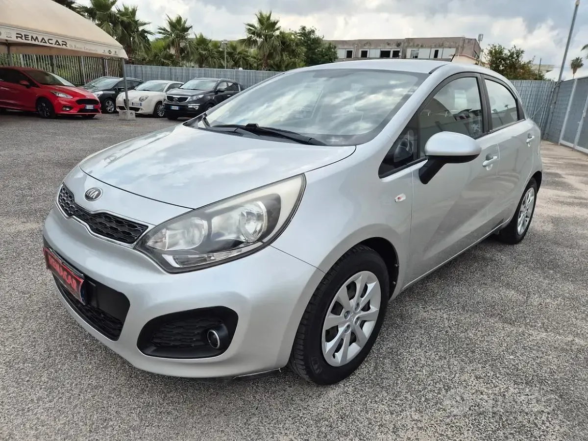 Usata Kia Rio 75 CV (55 kW) 2014 Grigio Berlina