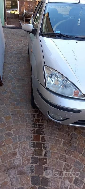 Usata Ford Focus 116 CV (85 kW) 2004 Grigio Berlina