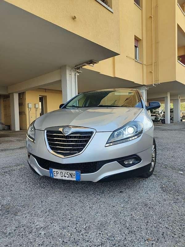 Usata Lancia Delta Gold 105 CV (77 kW) 2012 Utilitaria