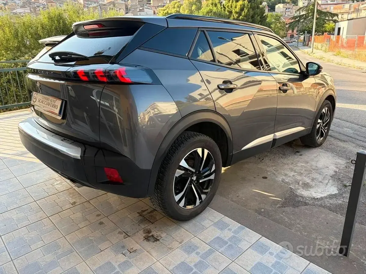 Usata Peugeot 2008 Allure 131 CV (96 kW) 2022 Grigio SUV
