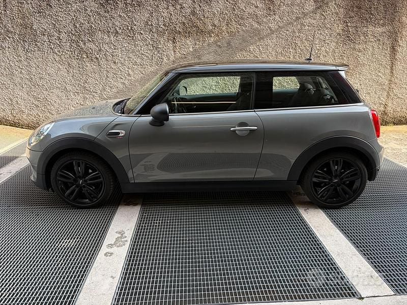 Usata Mini ONE 75 CV (55 kW) 2018 Grigio Utilitaria