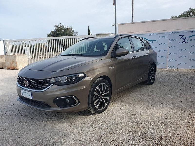 Usata Fiat Tipo Lounge 95 CV (69 kW) 2018 Oro Station wagon