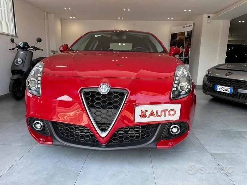 Rosso Usata 2021 Alfa Romeo Giulietta Due volumi | 16.000 € (Buon prezzo) - Immagine 1/4