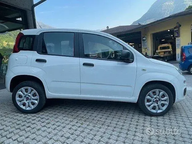 Usata Fiat Panda Lounge 85 CV (62 kW) 2017 Bianco Utilitaria