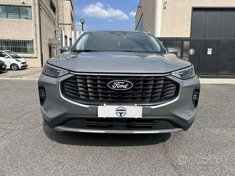 Usata Ford Kuga Titanium 190 CV (139 kW) 2024 Grigio SUV