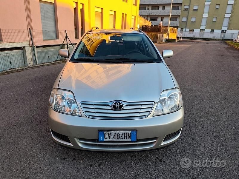Usata Toyota Corolla 97 CV (71 kW) 2005 Grigio Station wagon