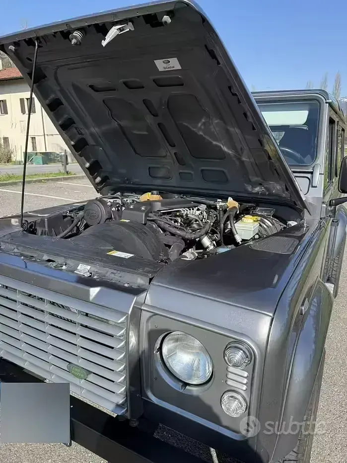 Usata Land Rover Defender 122 CV (89 kW) 2008 Grigio Station wagon