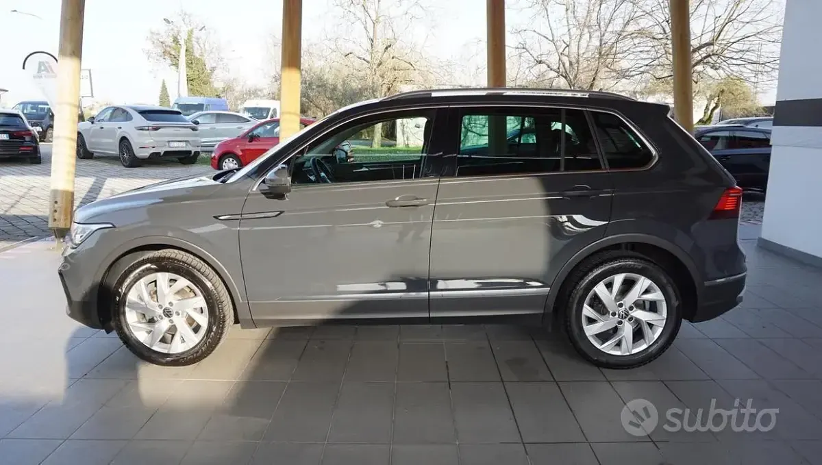 Usata VW Tiguan Elegance 150 CV (110 kW) 2022 Grigio SUV