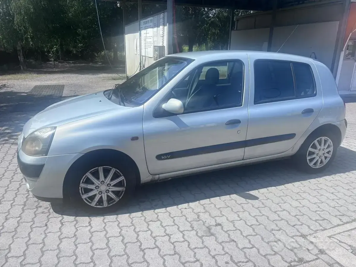 Usata Renault Clio 64 CV (47 kW) 2001 Grigio Berlina