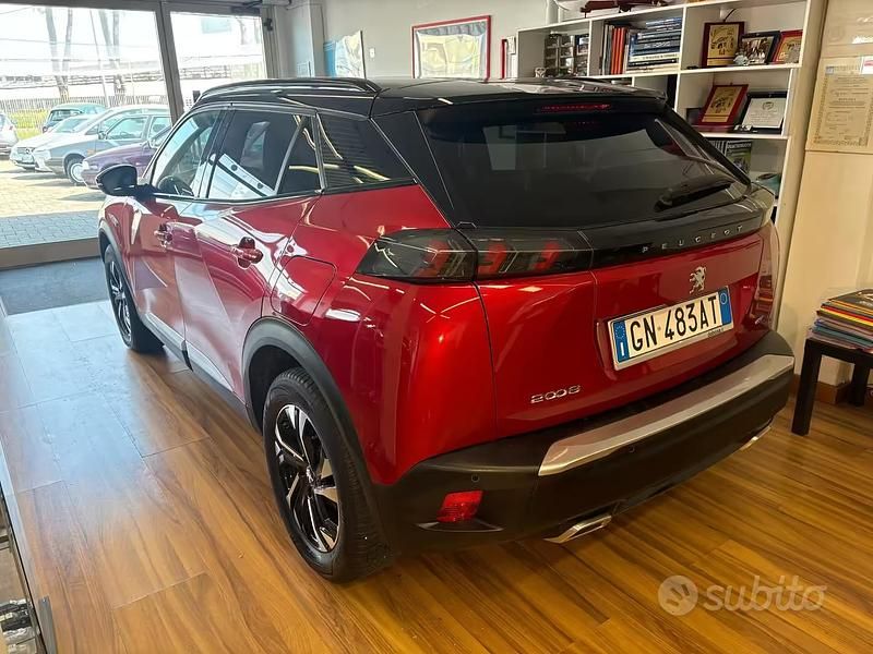 Usata Peugeot 2008 GT 131 CV (96 kW) 2023 Rosso SUV