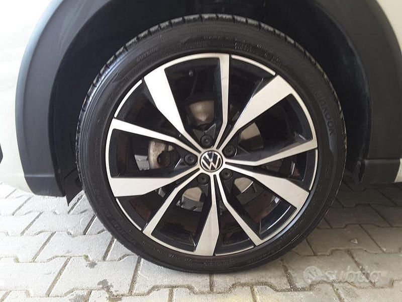 Usata VW Taigo R-line 110 CV (80 kW) 2023 Ascot grey met SUV