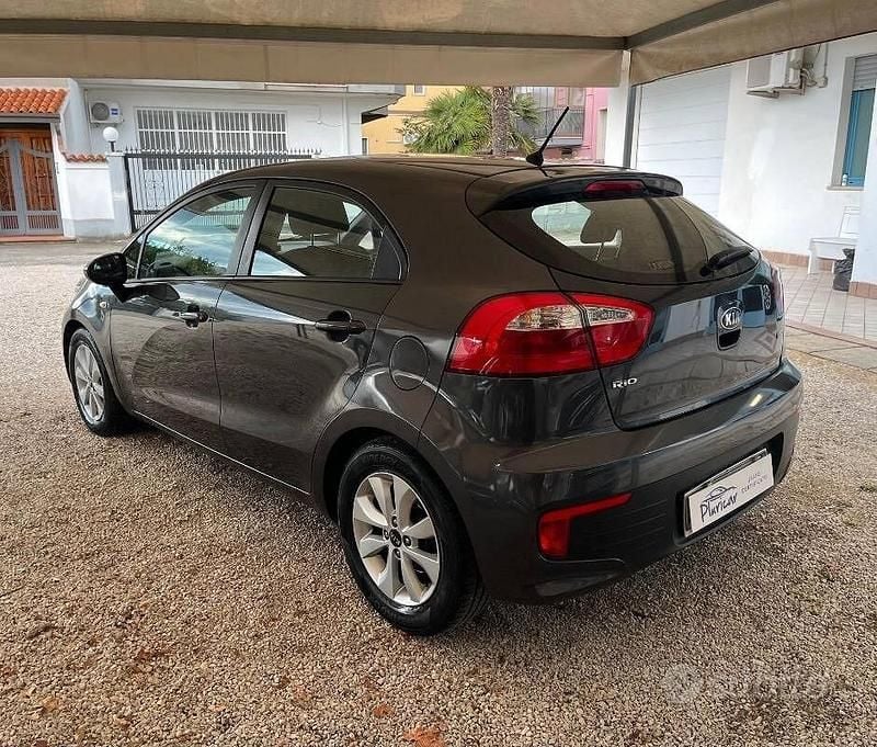 Usata Kia Rio 2016 Grigio Utilitaria