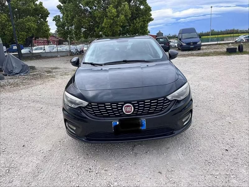 Usata Fiat Tipo Lounge 120 CV (88 kW) 2016 Nero Berlina