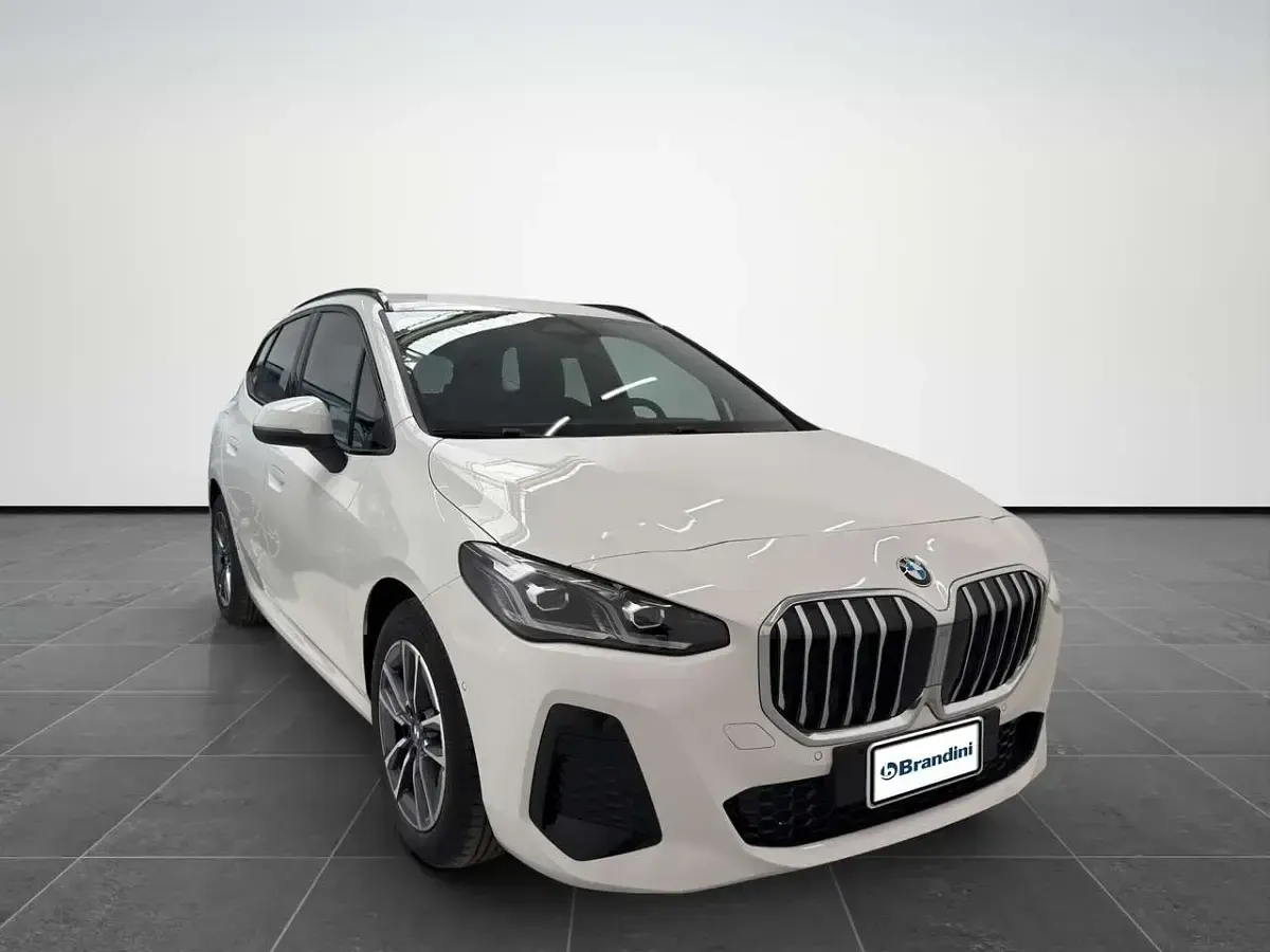 Nuova BMW 218 Active Tourer 136 CV (100 kW) 2026 Alpin white pastello Monovolume