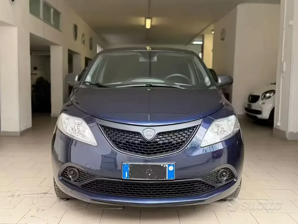 Usata Lancia Ypsilon 69 CV (50 kW) 2018 Blu Utilitaria