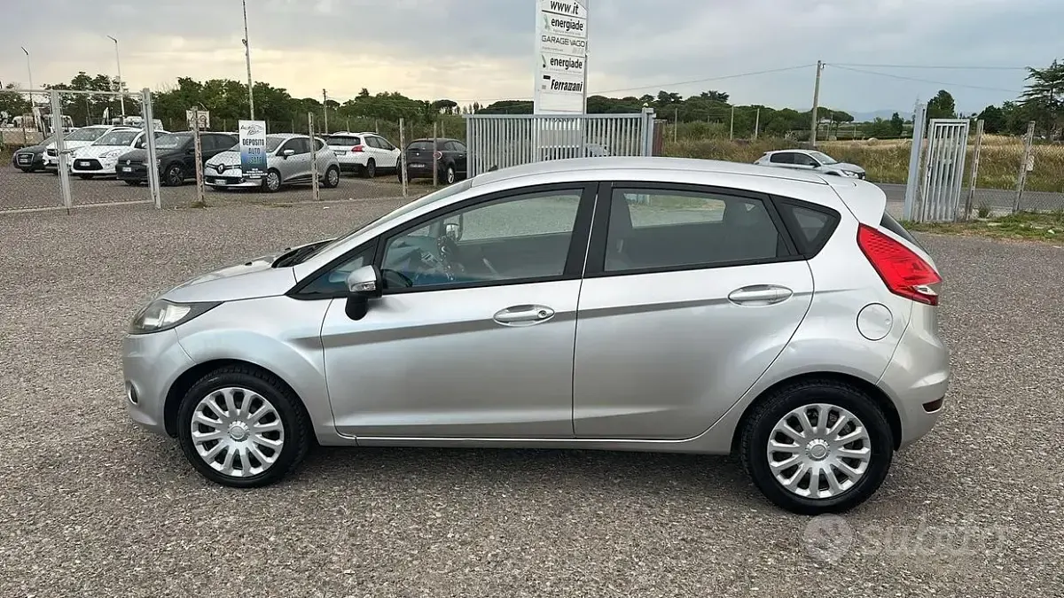 Usata Ford Fiesta Titanium 82 CV (60 kW) 2011 Grigio Berlina
