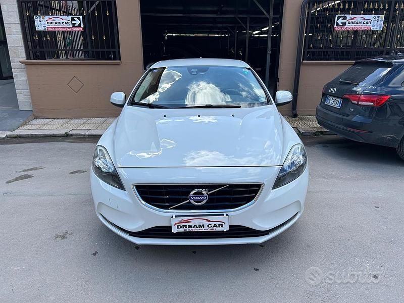 Bianco Usata 2015 Volvo V40 R-Design Kinetic Station wagon | 7700 € (Buon prezzo) - Immagine 1/4