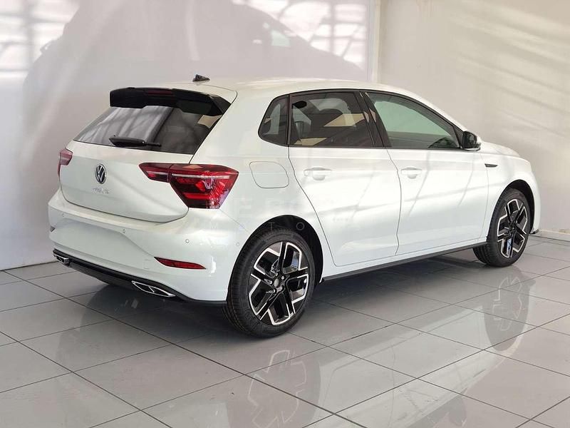 Nuova VW Polo R-line Plus 95 CV (69 kW) 2025 Pure white Berlina