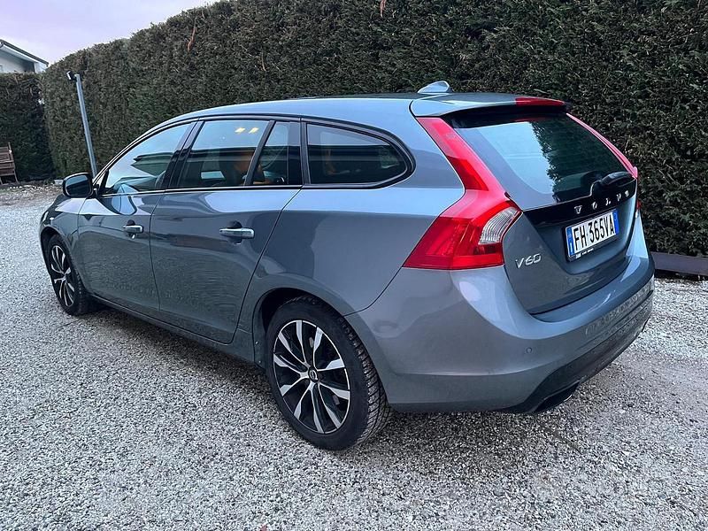 Usata Volvo V60 Business Edition 150 CV (110 kW) 2017 Grigio Station wagon