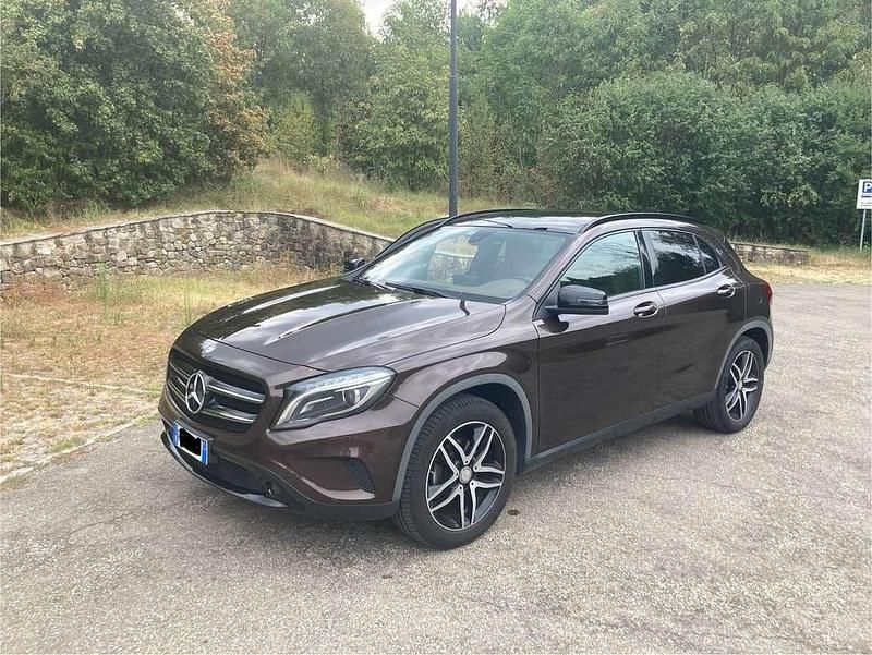 Marrone Usata 2016 Mercedes GLA200 SUV | 12.000 € (Ottimo prezzo) - Immagine 1/4