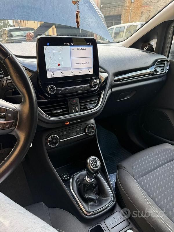 Usata Ford Fiesta Titanium 86 CV (63 kW) 2018 Grigio Utilitaria