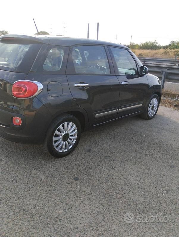 Usata 2015 Fiat 500L Monovolume | 8000 € (Cara) - Immagine 1/4