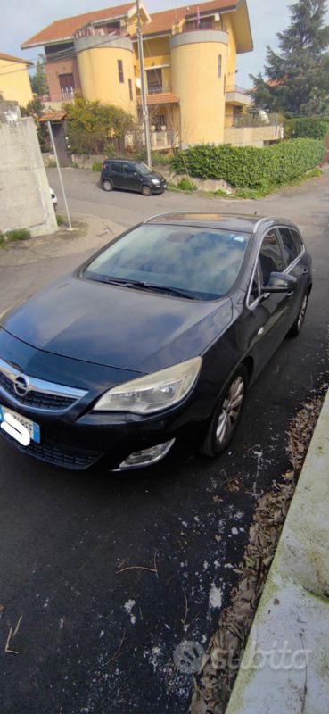 Usata Opel Astra Cosmo 110 CV (80 kW) 2011 Nero Station wagon