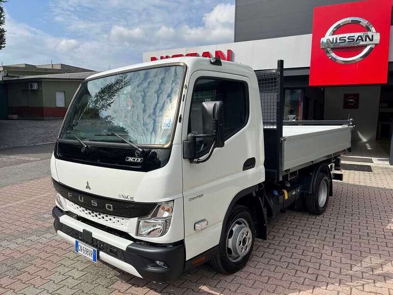 Usato 2023 Mitsubishi Canter 3.0 Diesel 129 CV (44.400 €)