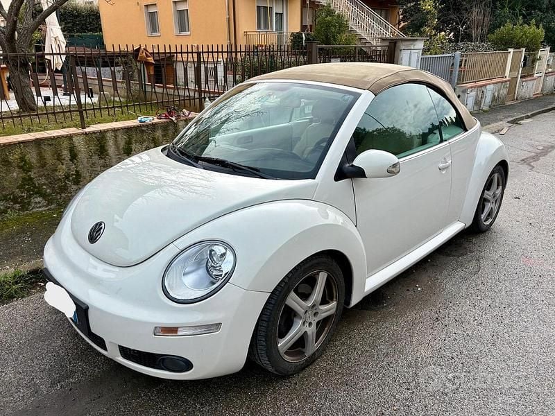 Usata VW New Beetle 105 CV (77 kW) 2008 Bianco Utilitaria