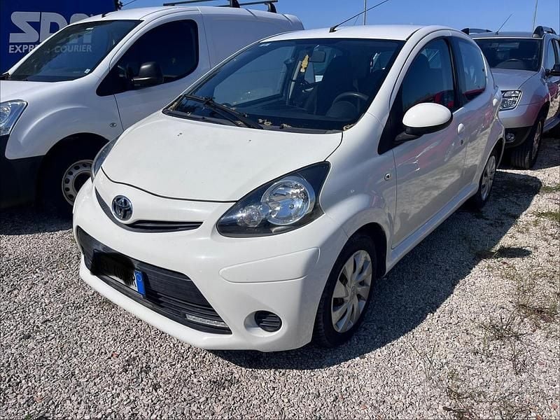 Usata Toyota Aygo Lounge 68 CV (50 kW) 2012 Bianco Utilitaria
