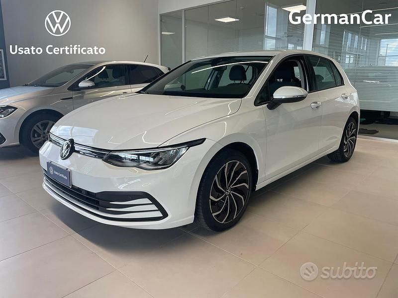 Bianco Usata 2022 VW Golf VIII Life Tre volumi | 22.900 € (Buon prezzo) - Immagine 1/4