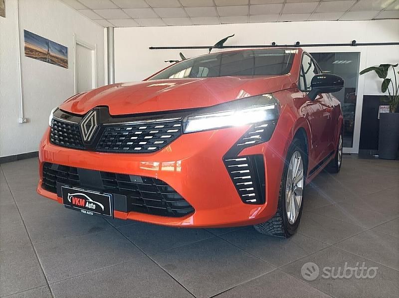 Usata Renault Clio V 101 CV (74 kW) 2023 Arancione Berlina