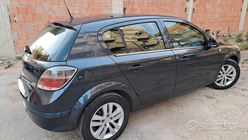 Occasion Opel Astra 101 ch (74 kW) 2008 Berline
