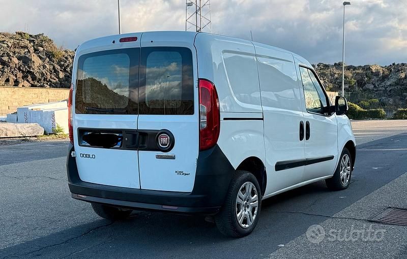 Usata Fiat Doblò 105 CV (77 kW) 2015 Bianco Monovolume