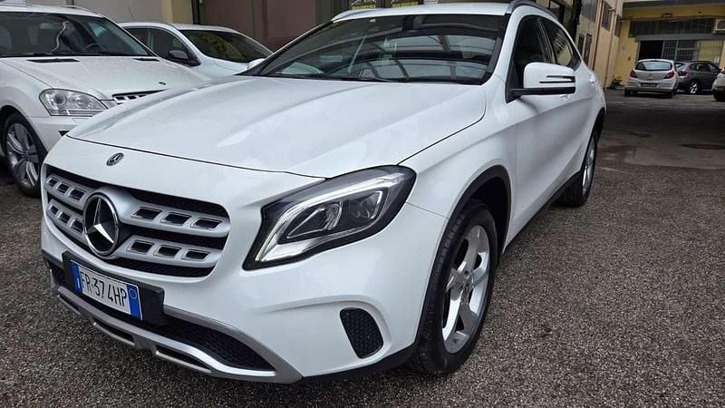 Bianco Usata 2018 Mercedes GLA200 Premium SUV | 13.990 € (Super prezzo) - Immagine 1/4