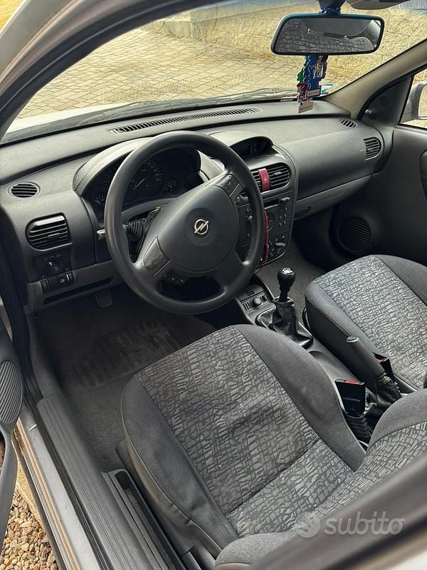Usata Opel Corsa 75 CV (55 kW) 2001 Berlina