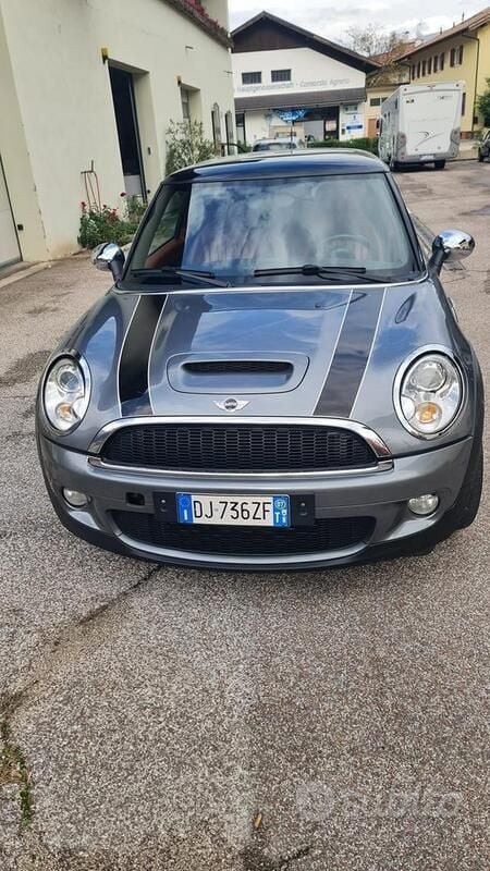 Usata Mini Cooper S Pepper 174 CV (127 kW) 2007 Grigio Utilitaria