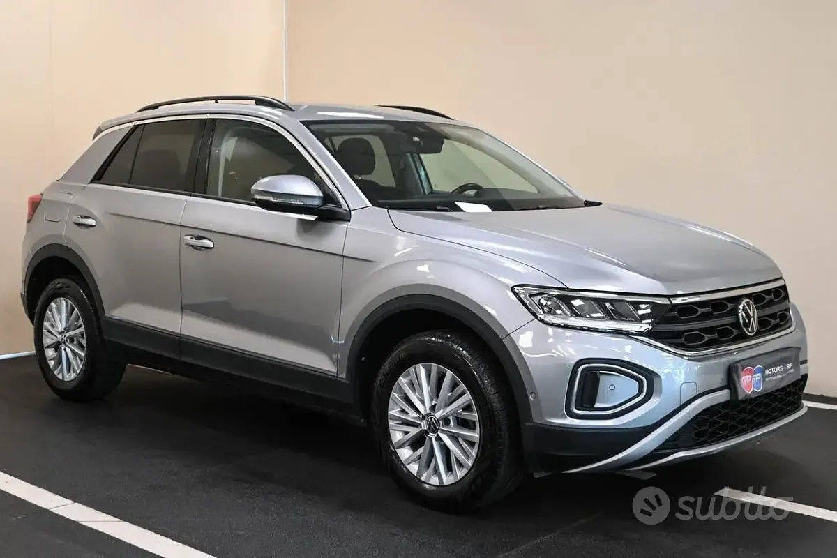 Usata VW T-Roc Life 110 CV (80 kW) 2022 Grigio SUV