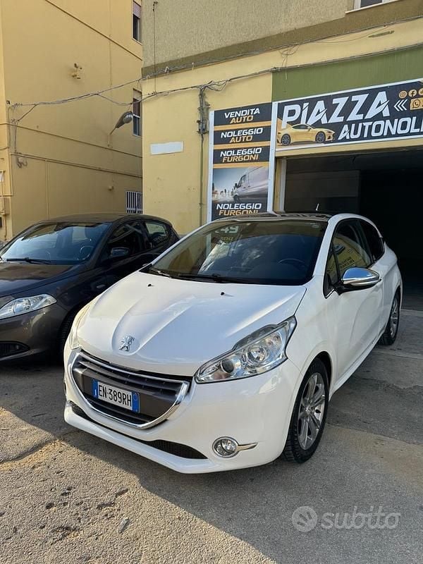 Usata Peugeot 208 Sport 68 CV (50 kW) 2013 Bianco Utilitaria