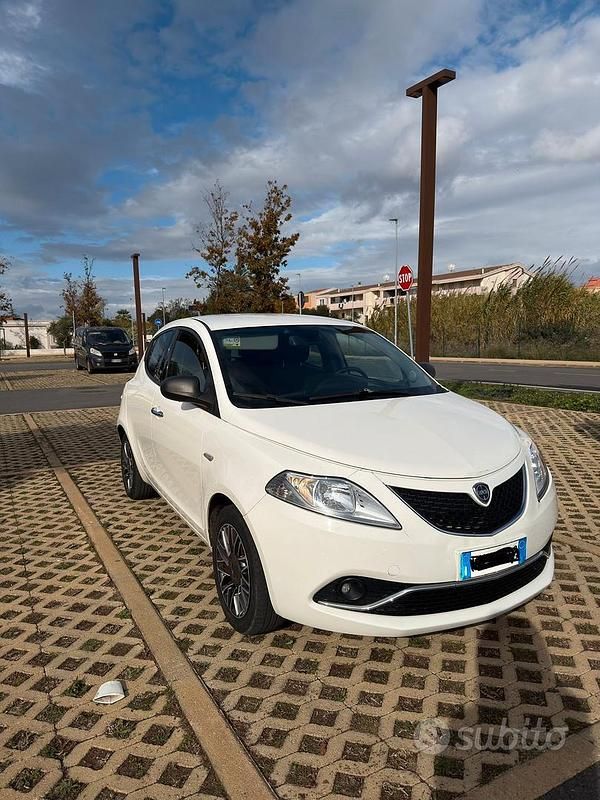 Usata 2018 Lancia Ypsilon Due volumi | 10.000 € (Buon prezzo) - Immagine 1/4